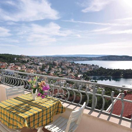 Lovely Apartment In Trogir With Kitchen 외부 사진