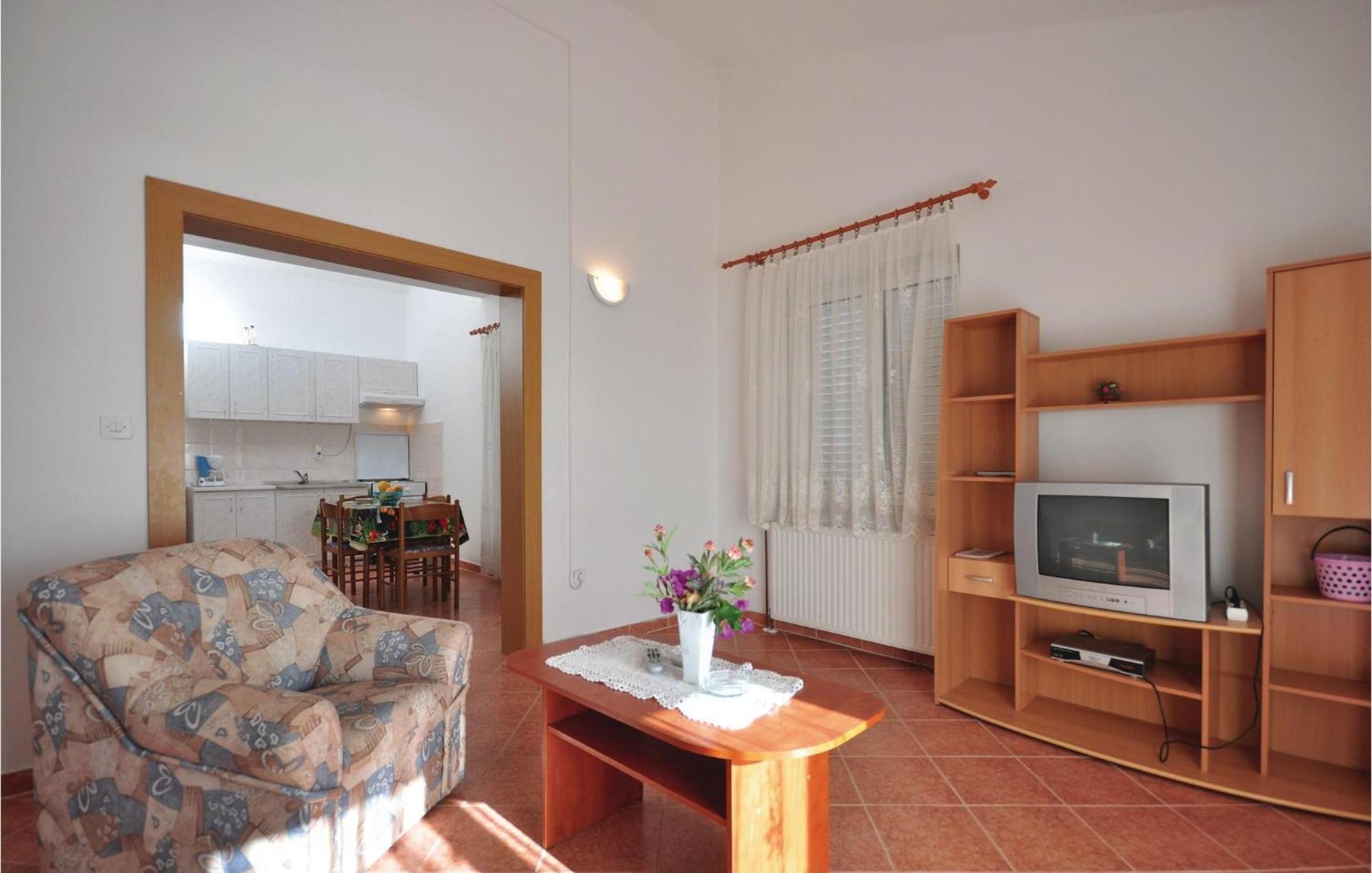 Lovely Apartment In Trogir With Kitchen 외부 사진