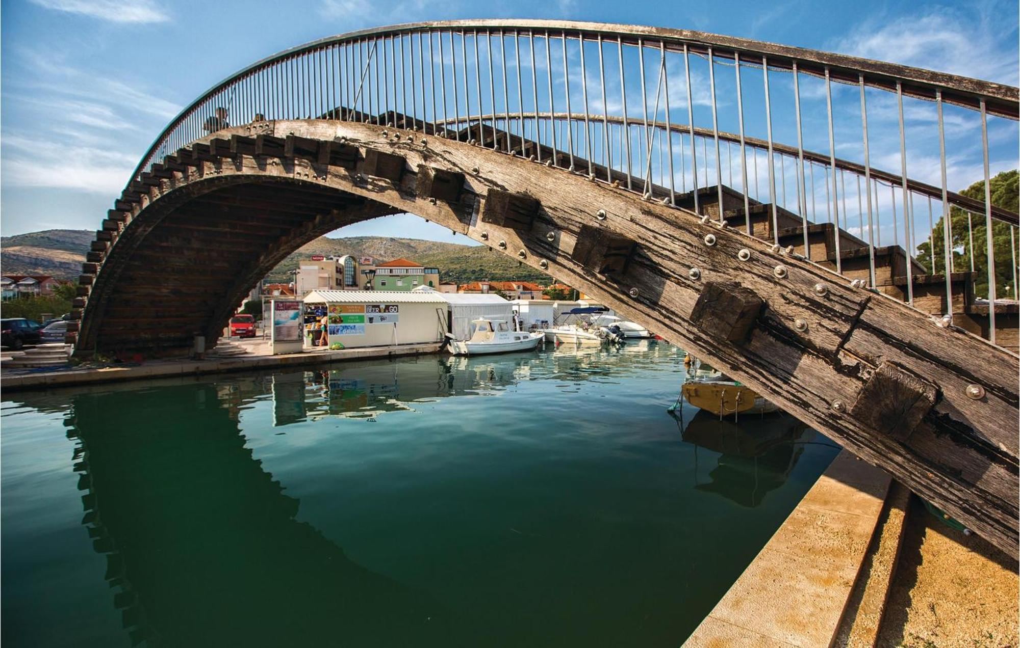 Lovely Apartment In Trogir With Kitchen 외부 사진