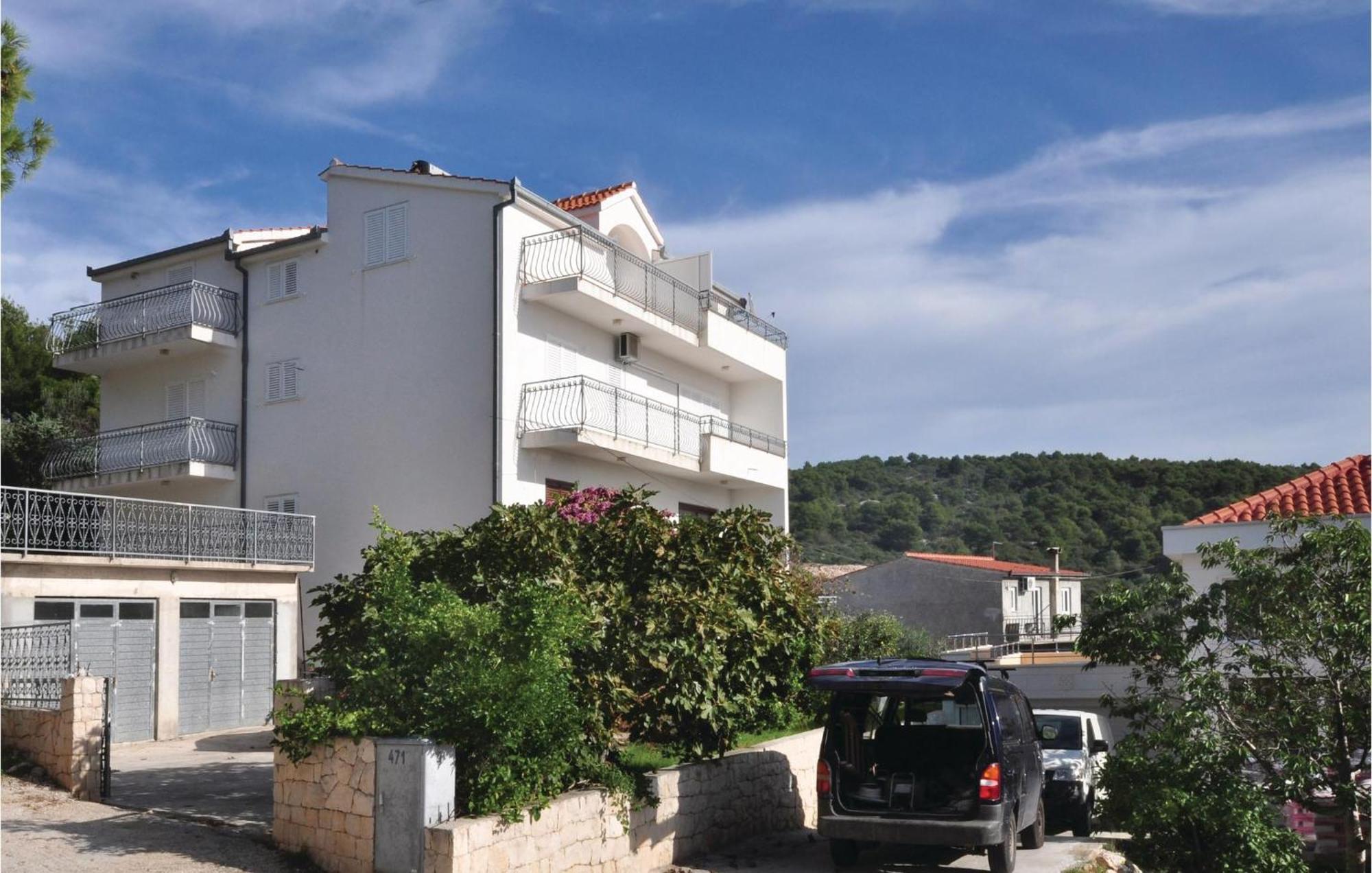 Lovely Apartment In Trogir With Kitchen 외부 사진